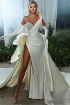 Vestido de Noiva Branco Elegante, Sem Mangas, Decote em V, com Contas e Corte em A, com Fenda