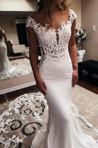 Vestido de Noiva Elegante Longo Cauda de Capela Estilo Sereia com Decote Coração, Sem Mangas e Costas Nuas
