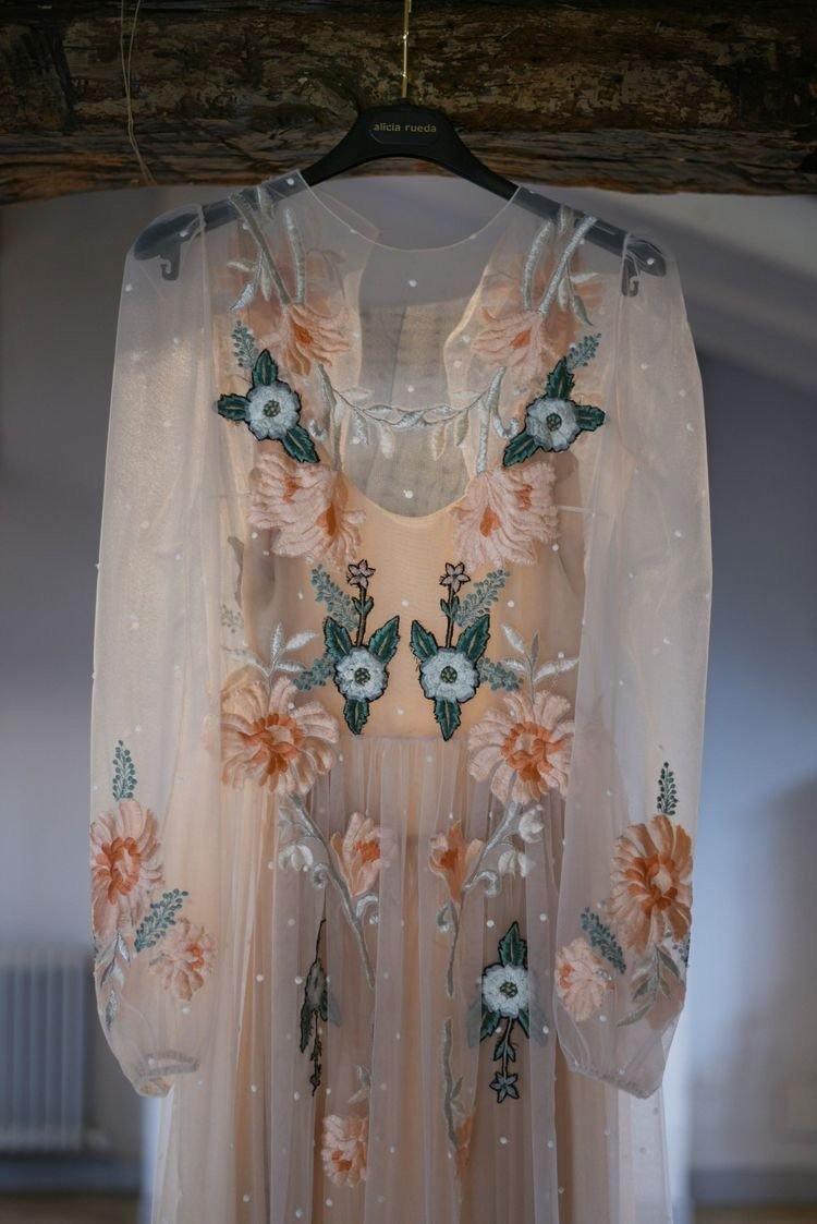 Vestido de baile cintilante com corte em A, costas abertas e mangas compridas, estilo bordado elegante