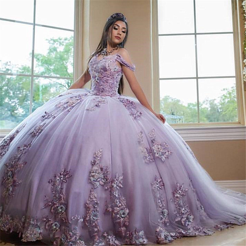 Excelente vestido largo de tul con hombros descubiertos para quinceañera