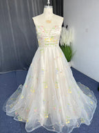 Robe de bal exquise en tulle sans bretelles à fleurs et coupe en A