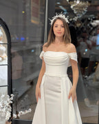 Vestido de Noiva em Cetim, Comprimento ao Chão, Decote Ombro a Ombro, Corte em A, com Contas Exquisito
