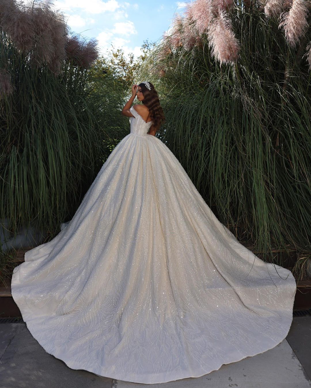 Vestido de Noiva em Renda, Comprimento ao Chão, Decote Coração, Sem Mangas, Ombros Descobertos, Corte em A, com Folhos