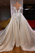 Vestido de baile em cetim, comprimento até ao chão, decote em V, ombros descobertos, corte em A, com contas delicadas