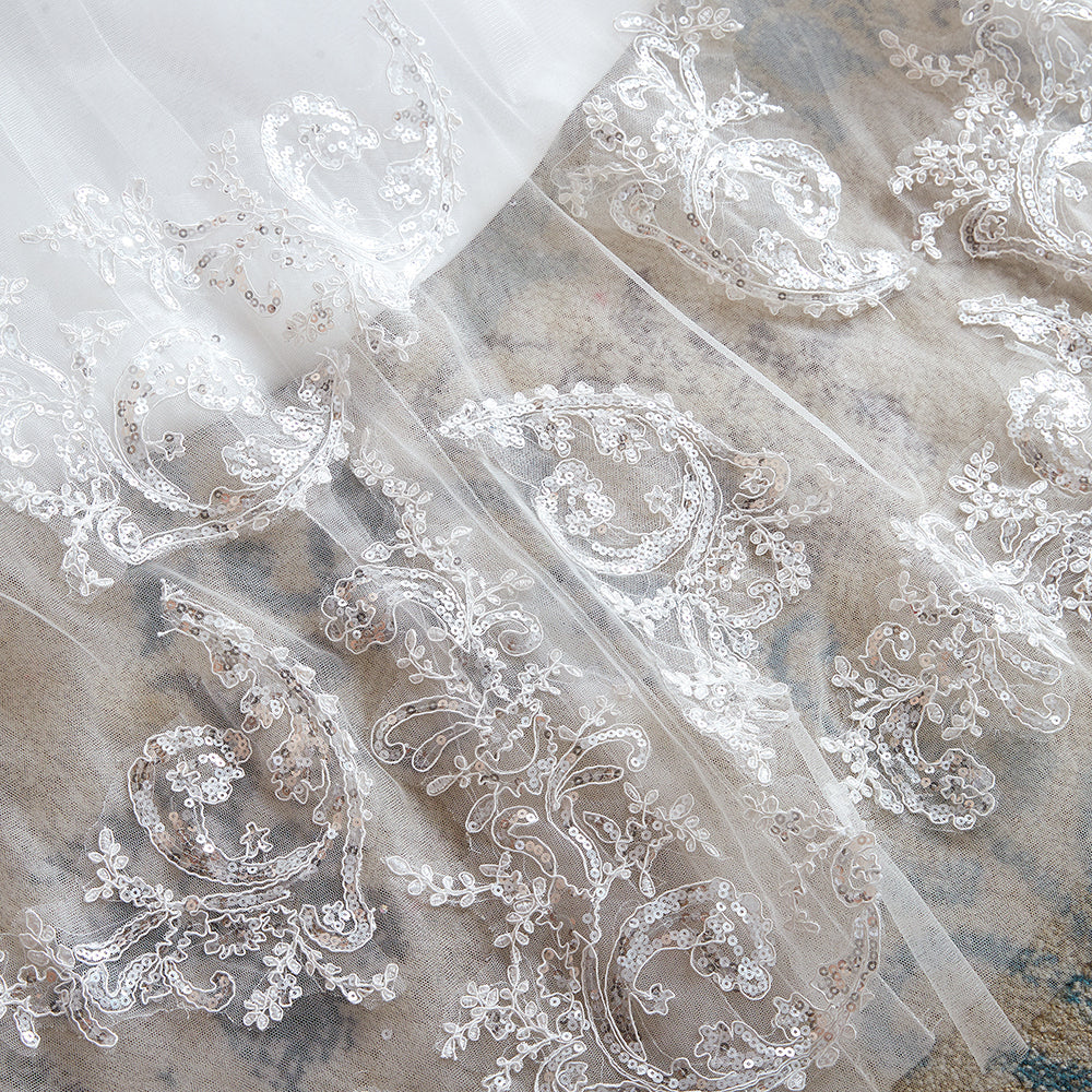 Exquisito vestido de novia largo de tul con apliques de encaje en forma de A