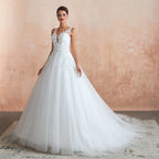 Exquisito vestido de novia largo de tul con apliques de encaje en forma de A