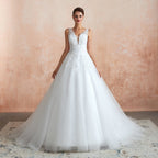 Exquisito vestido de novia largo de tul con apliques de encaje en forma de A