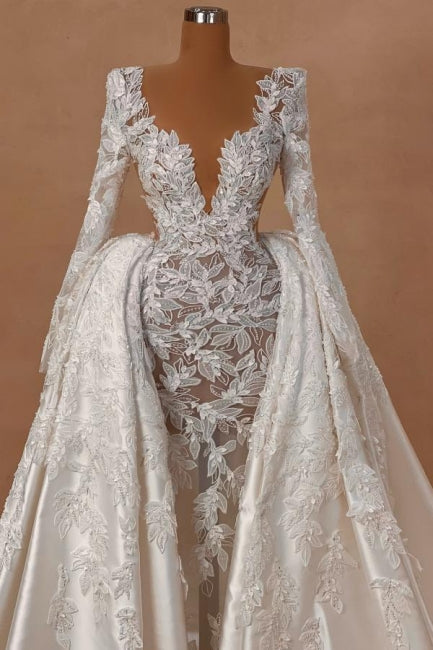 Vestido de novia extravagante de satén con escote en V, encaje, mangas largas y cola desmontable.