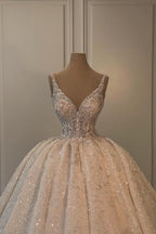 Robe de mariée extravagante longue en ligne A, sans manches, col en V, style princesse scintillante avec dentelle