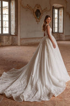 Abito da sposa principesco lungo avorio a linea ad A con spalline sottili, pizzo e tulle