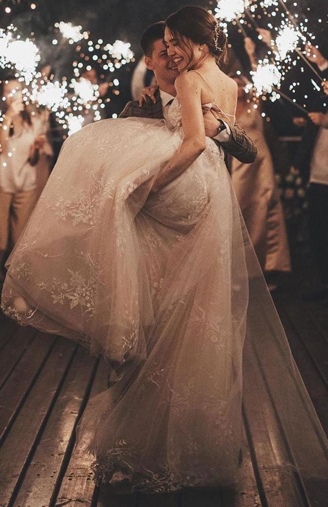 Romantic Long Tulle Lace Wedding Dress with Spaghetti Straps A Line V Neck