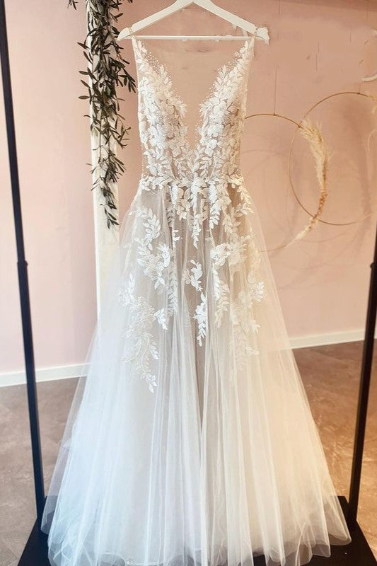Elegant Lace Long A Line Wedding Dress With Tulle Appliques
