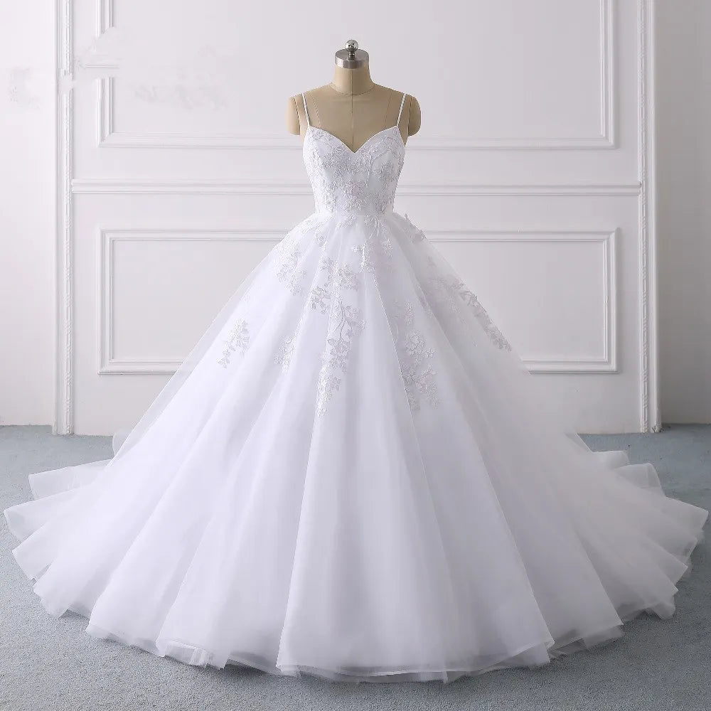 Vintage Spaghetti Strap Tulle V Neck Wedding Dress With Appliques Lace