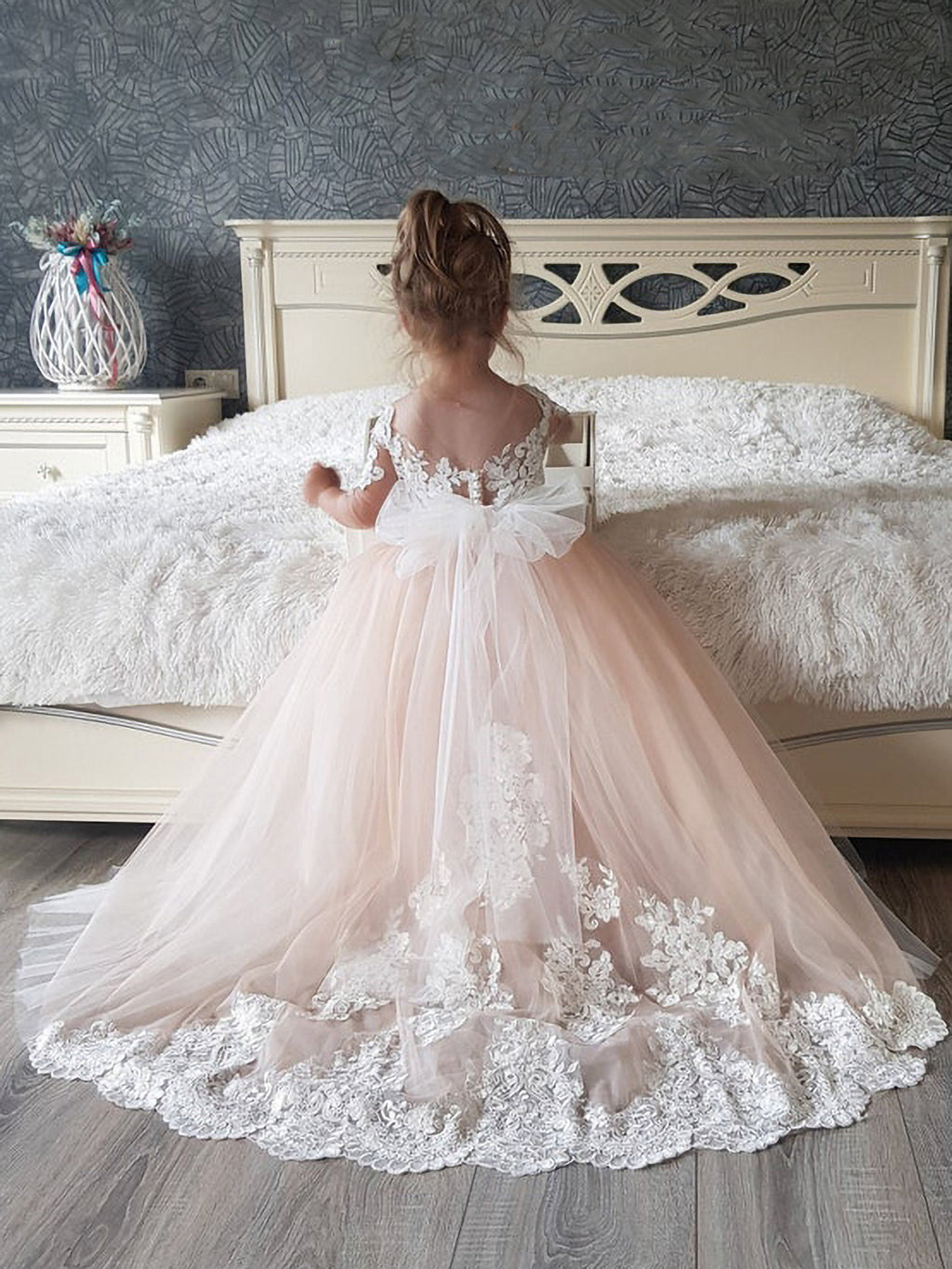 Lovely Tulle Lace Flower Girl Dress With Appliques For Wedding Party