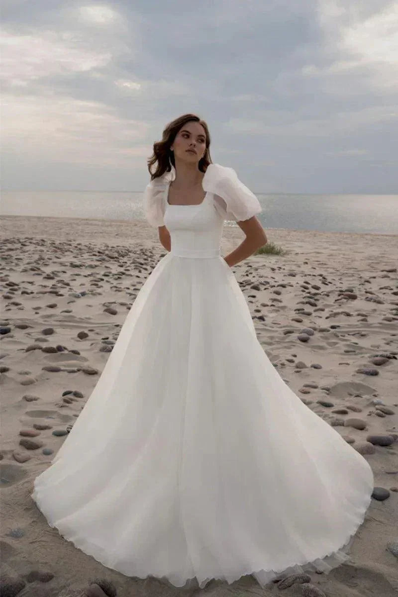 Vestidos de Noiva Encantadores em Linha A com Decote Quadrado, Mangas Curtas e Cauda