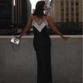 Vestido de Gala Ajustado com Decote em V Profundo e Strass