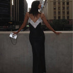 Vestido de Gala Ajustado com Decote em V Profundo e Strass