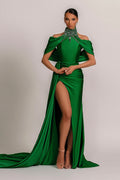 Robe de bal à col licou vert sauge avec plis élégants et détails étincelants en strass