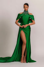 Robe de bal à col licou vert sauge avec plis élégants et détails étincelants en strass