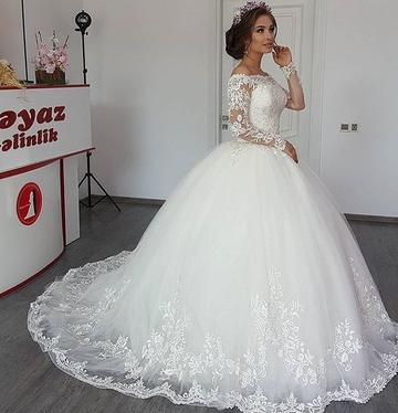 Vintage Off the Shoulder Long Sleeves Ball Gown Wedding Dress with Applique Lace