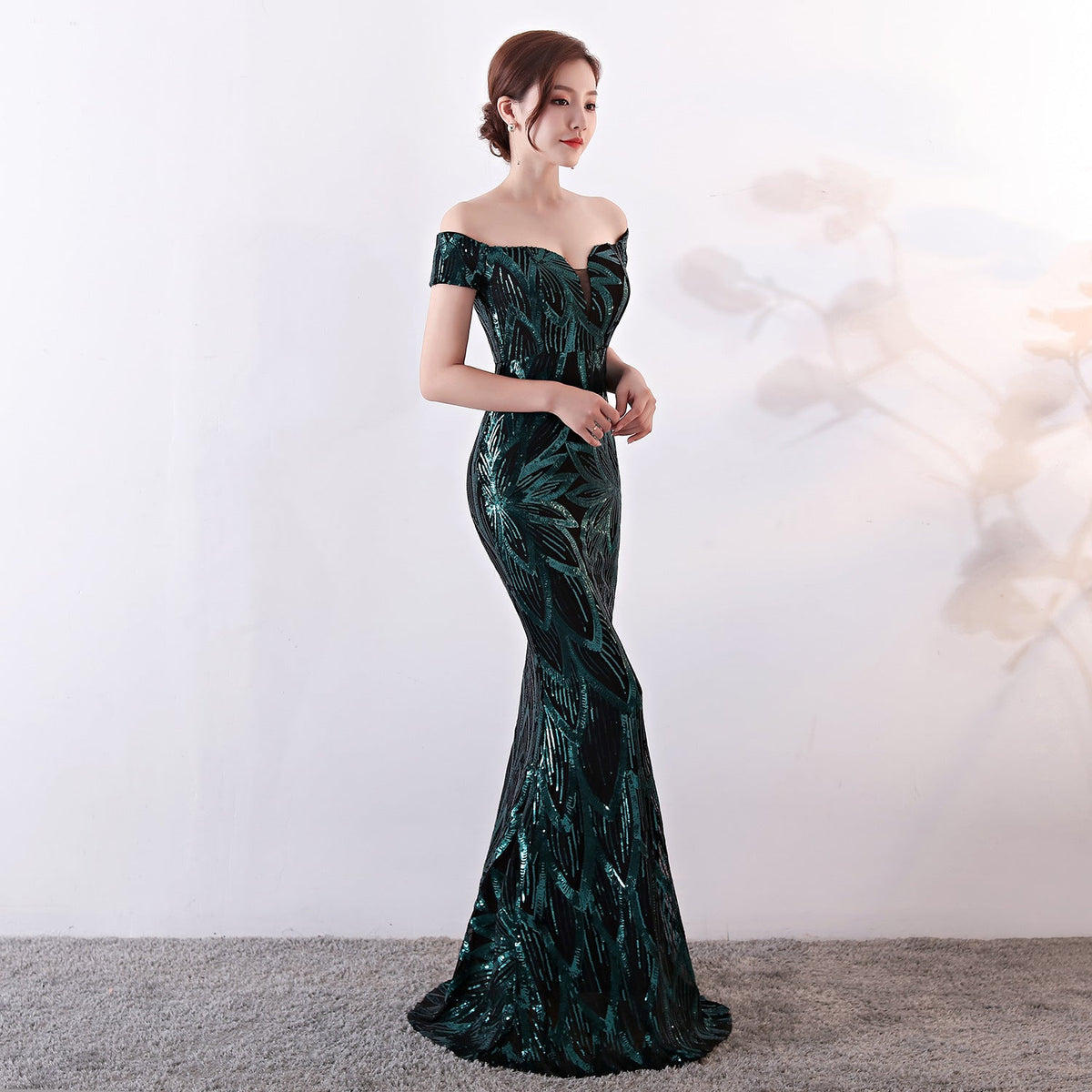 Vestido de noite com lantejoulas sem ombros: cauda de peixe comprida, corte justo