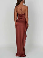 Robe longue satinée avec fente