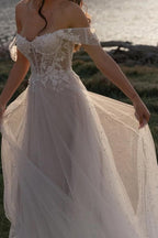 Robe de mariée blanche fabuleuse en dentelle, ligne A, sans manches, à épaules dénudées avec volants