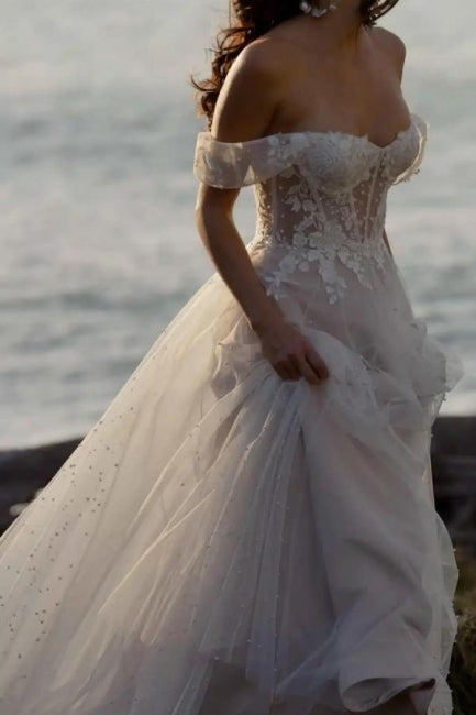 Robe de mariée blanche fabuleuse en dentelle, ligne A, sans manches, à épaules dénudées avec volants