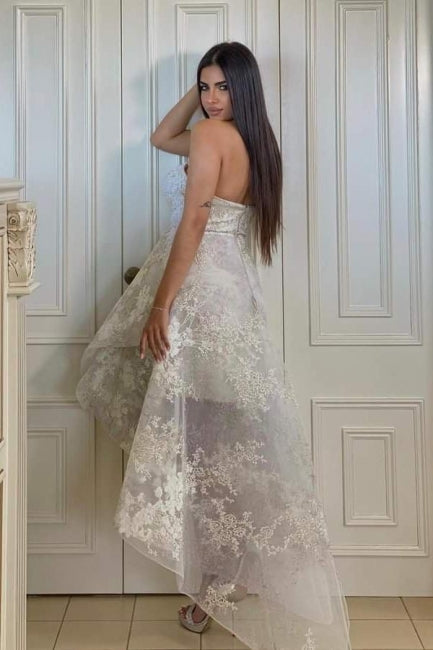 Favoloso abito da sposa bianco senza maniche a linea ad A con scollo a cuore e pizzi applicati
