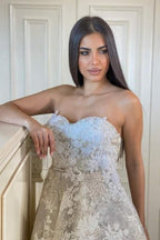 Favoloso abito da sposa bianco senza maniche a linea ad A con scollo a cuore e pizzi applicati