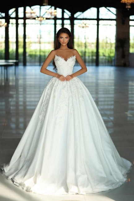 Abito da sposa bianco favoloso a linea ad A senza maniche con scollo a V in pizzo e applicazioni