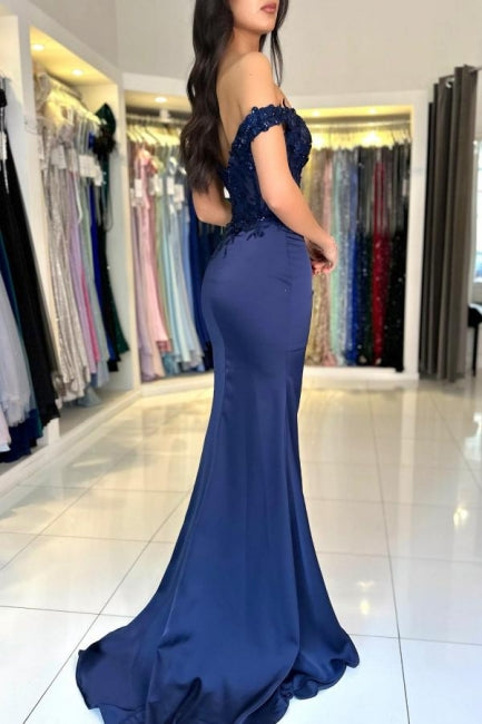 Robe de bal fabuleuse en dentelle satinée à colonne, sans manches, décolletée épaules nues, avec appliques et fente avant