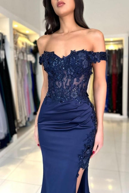 Robe de bal fabuleuse en dentelle satinée à colonne, sans manches, décolletée épaules nues, avec appliques et fente avant