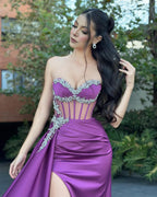Fabuloso vestido de fiesta de tul satinado con escote en forma de corazón, sin mangas y con volantes abiertos