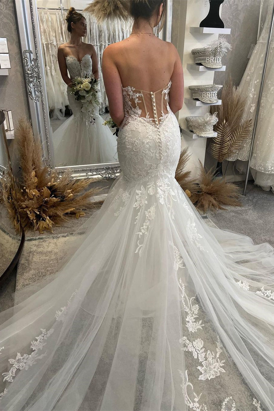 Robe de mariée sirène sans manches longue jusqu'au sol avec décolleté en cœur et dentelle magnifique