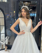 Vestido de Noiva Maravilhoso Comprido até ao Chão, com Decote em V, Sem Mangas, em Tule, Corte em A