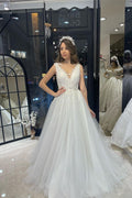 Vestido de Noiva Maravilhoso Comprido até ao Chão, com Decote em V, Sem Mangas, em Tule, Corte em A