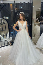 Vestido de Noiva Maravilhoso Comprido até ao Chão, com Decote em V, Sem Mangas, em Tule, Corte em A