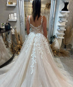 Robe de mariée fabuleuse longue en dentelle sans manches, coupe évasée, avec fente