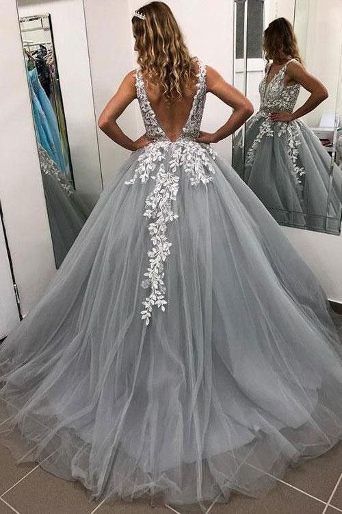 Robe de bal fabuleuse longue en ligne A, col en V, fines bretelles, dos nu en tulle