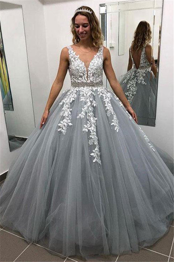 Robe de bal fabuleuse longue en ligne A, col en V, fines bretelles, dos nu en tulle