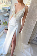 Vestido de cerimónia fabuloso longo branco sem mangas com decote em bico, pérolas e racha