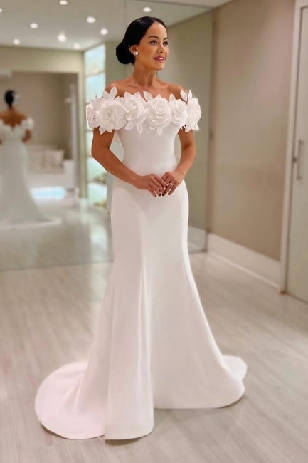 Fabuloso vestido de novia blanco sin mangas con hombros descubiertos y corte sirena de satén