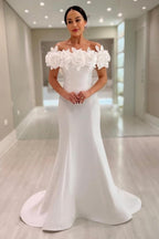 Fabuloso vestido de novia blanco sin mangas con hombros descubiertos y corte sirena de satén
