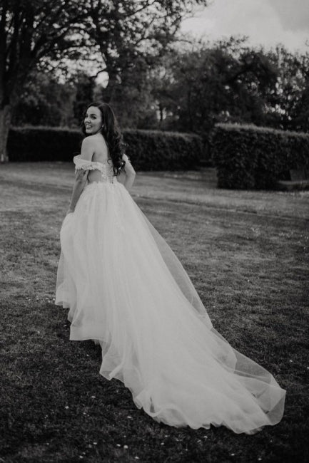 Robes de mariée fabuleuses en tulle, sans manches, à encolure dégagée et coupe trapèze, ornées d'appliques