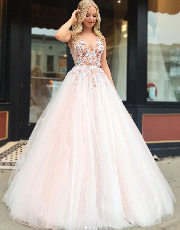 Robe de bal fascinante longue en ligne A avec appliques en dentelle, tulle, dos nu et col en V