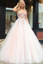 Robe de bal fascinante longue en ligne A avec appliques en dentelle, tulle, dos nu et col en V