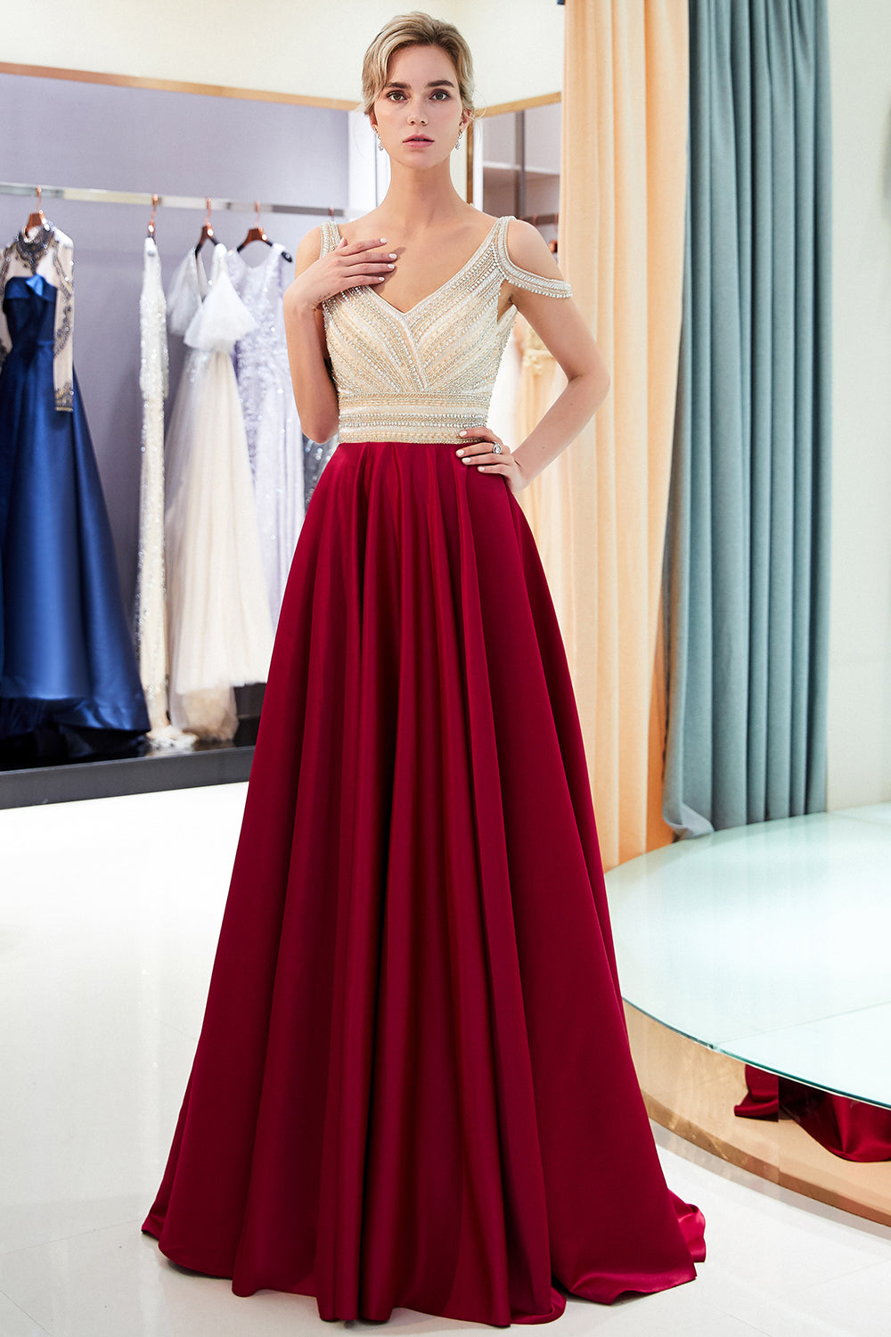 Vestidos de noite fascinantes em cetim elástico com decote em V, linha A longa e bordados