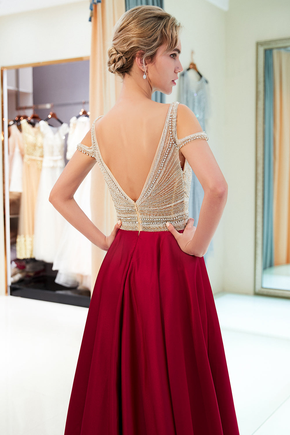 Vestidos de noite fascinantes em cetim elástico com decote em V, linha A longa e bordados