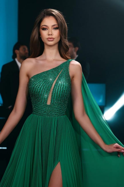Robe de bal longue à ligne A émeraude à une épaule en mousseline perlée avec fente élégante